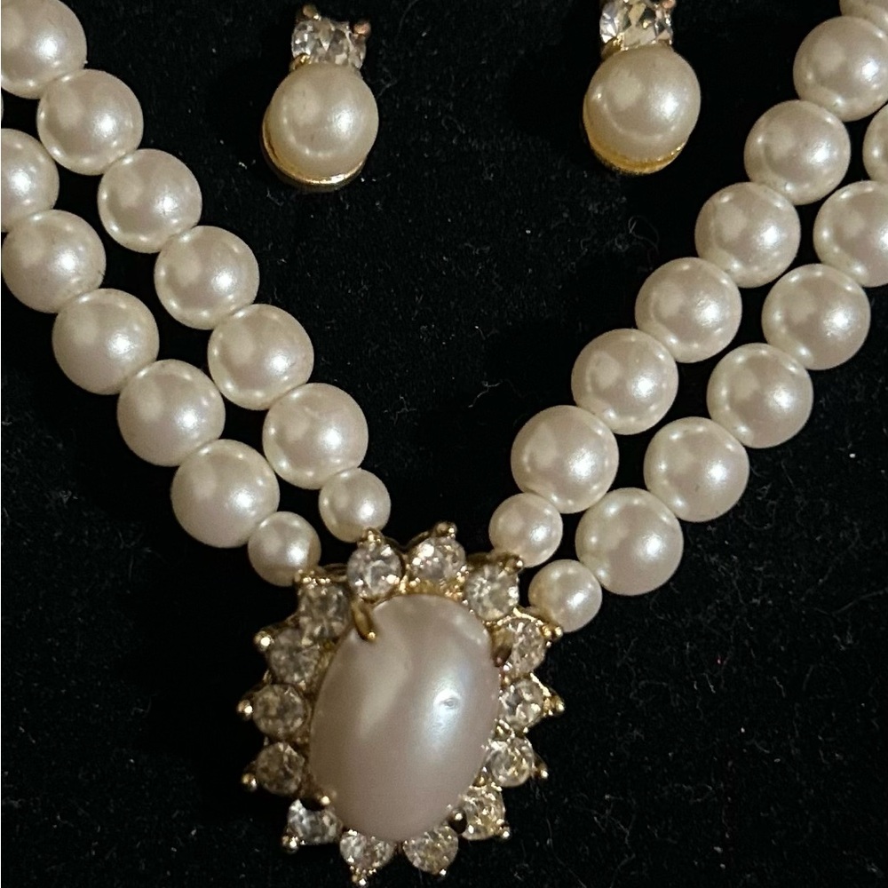 Elegant Pearl Necklace and Earring Set